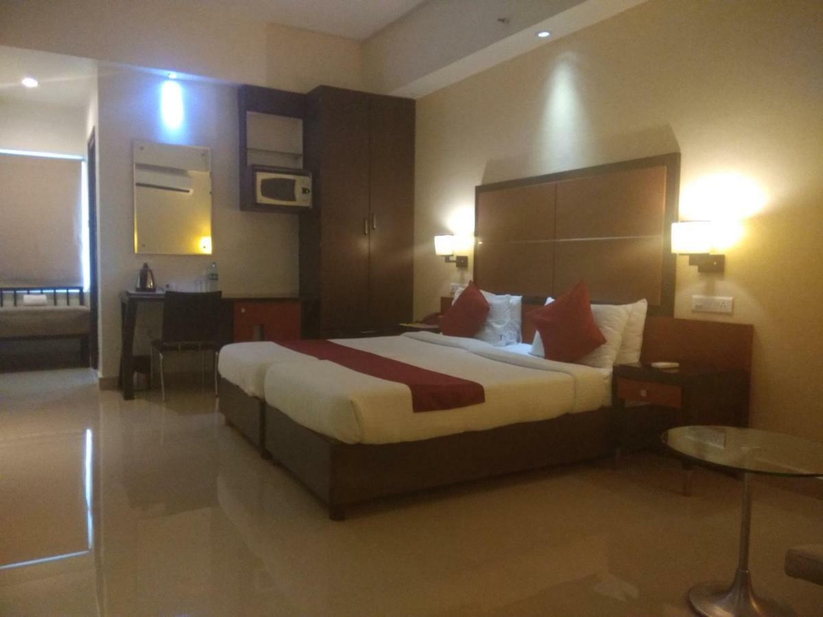 Hotel Kens Hyderabad Ngoại thất bức ảnh